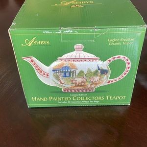 Ashbys English breakfast ceramic teapot , hand painted collectors
